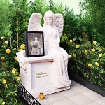 Памятник Сидящий ангел