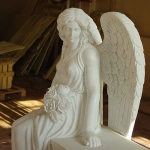 Ангел на постаменте