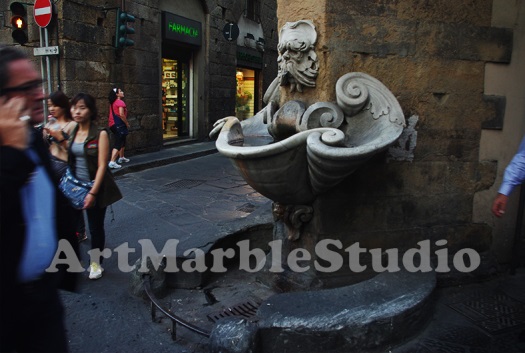 Уличный фонтан во Флоренции