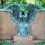 Ангел Хранитель с расправленными крыльями